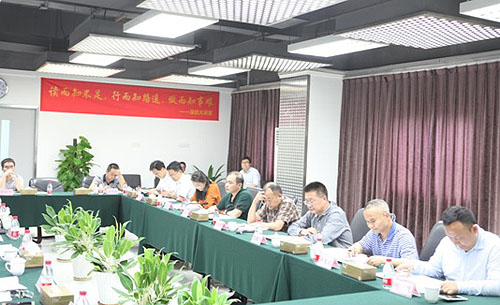 深纺集团召开学习贯彻十八大精神辅导报告会 